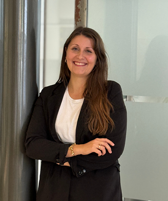 Laura, Mitarbeiterin im Back Office bei Schneider Finanzierungen